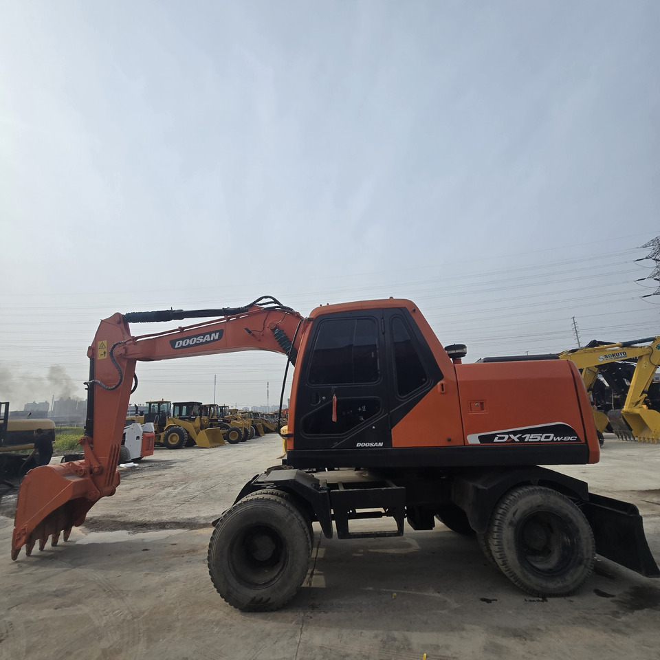 DOOSAN DX150W - Escavatore gommato: foto 2 DOOSAN DX150W - Escavatore gommato: foto 2
