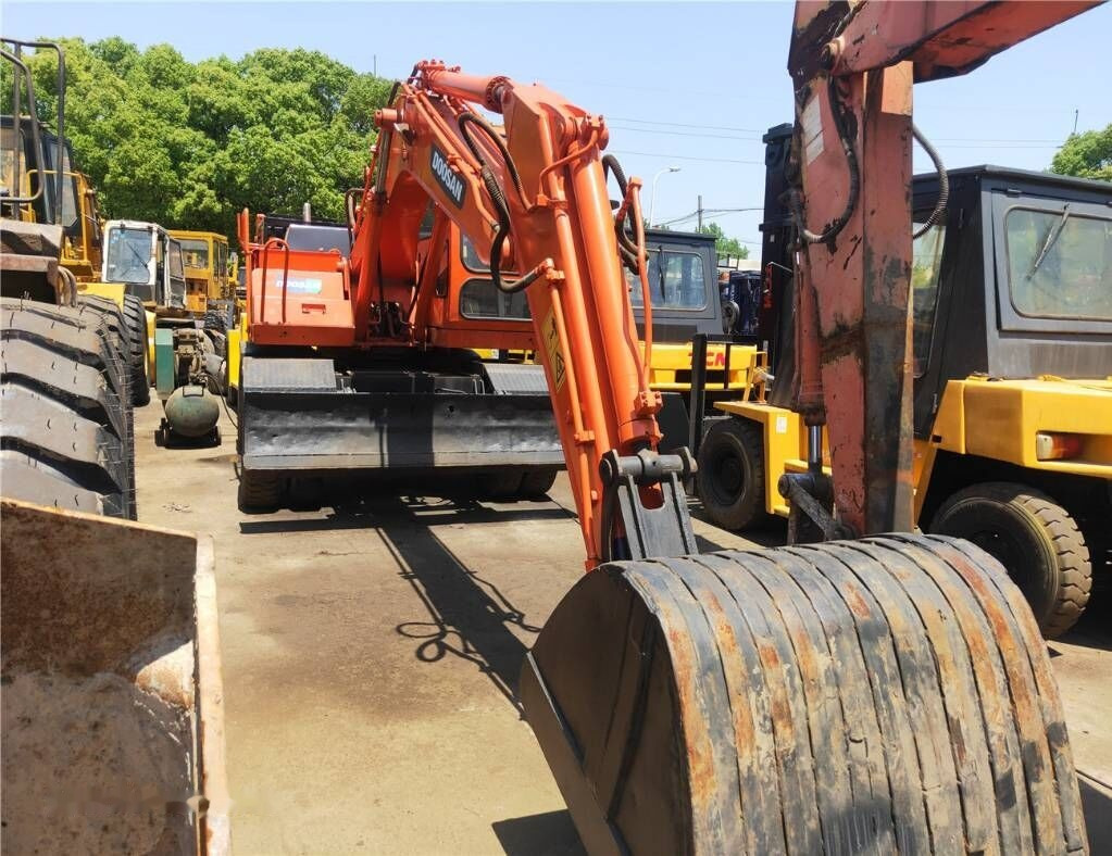 Doosan DH 140W-7 - Escavatore gommato: foto 1 Doosan DH 140W-7 - Escavatore gommato: foto 1