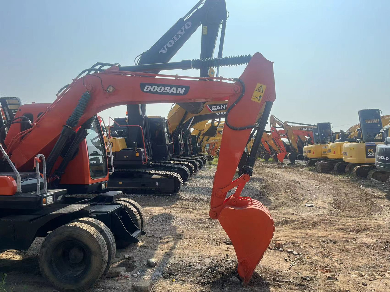 Escavatore gommato Doosan DX150W-9C: foto 6