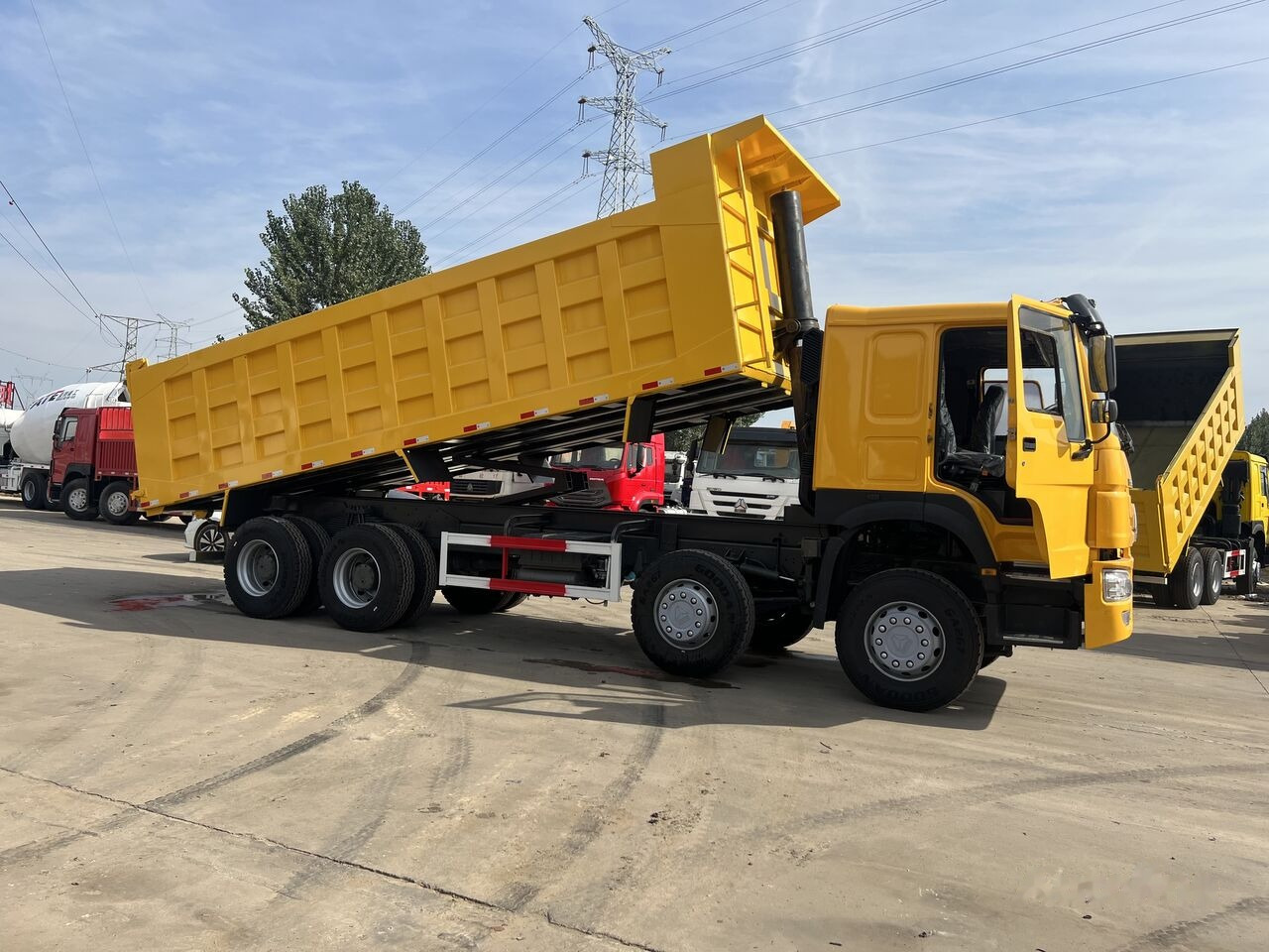 Howo - Autocarro ribaltabile: foto 1 Howo - Autocarro ribaltabile: foto 1