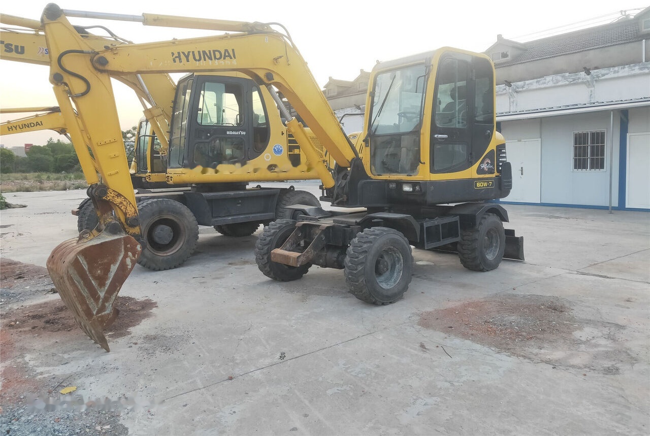 Hyundai R60W-7 - Escavatore gommato: foto 3 Hyundai R60W-7 - Escavatore gommato: foto 3