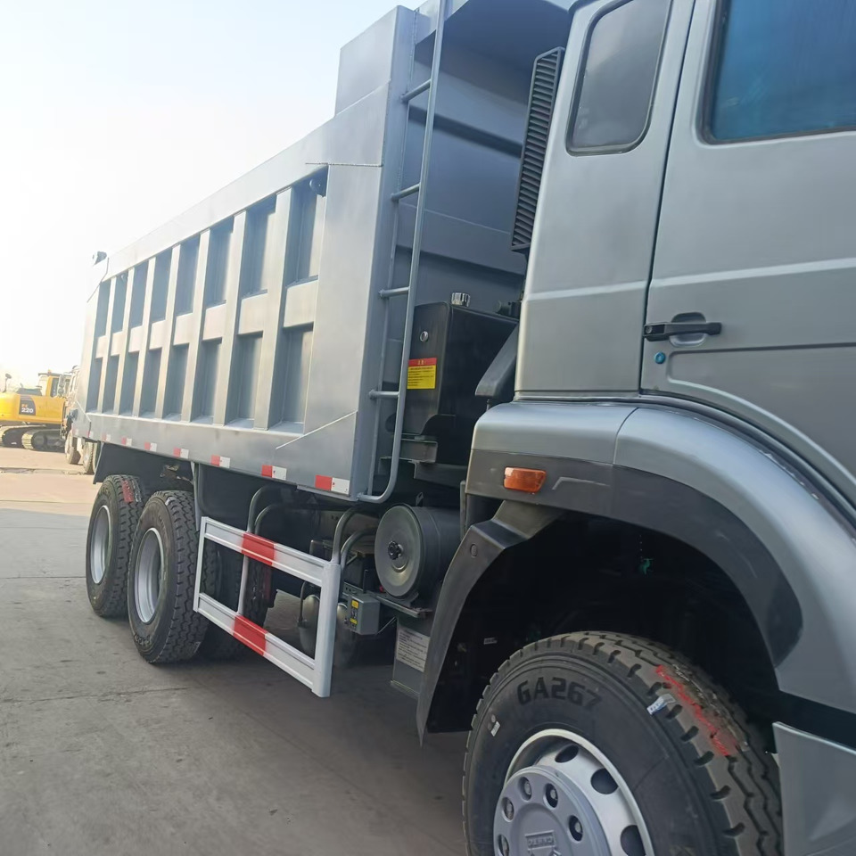 Sinotruk HOHAN 6*4 Dump truck - Autocarro ribaltabile: foto 3 Sinotruk HOHAN 6*4 Dump truck - Autocarro ribaltabile: foto 3