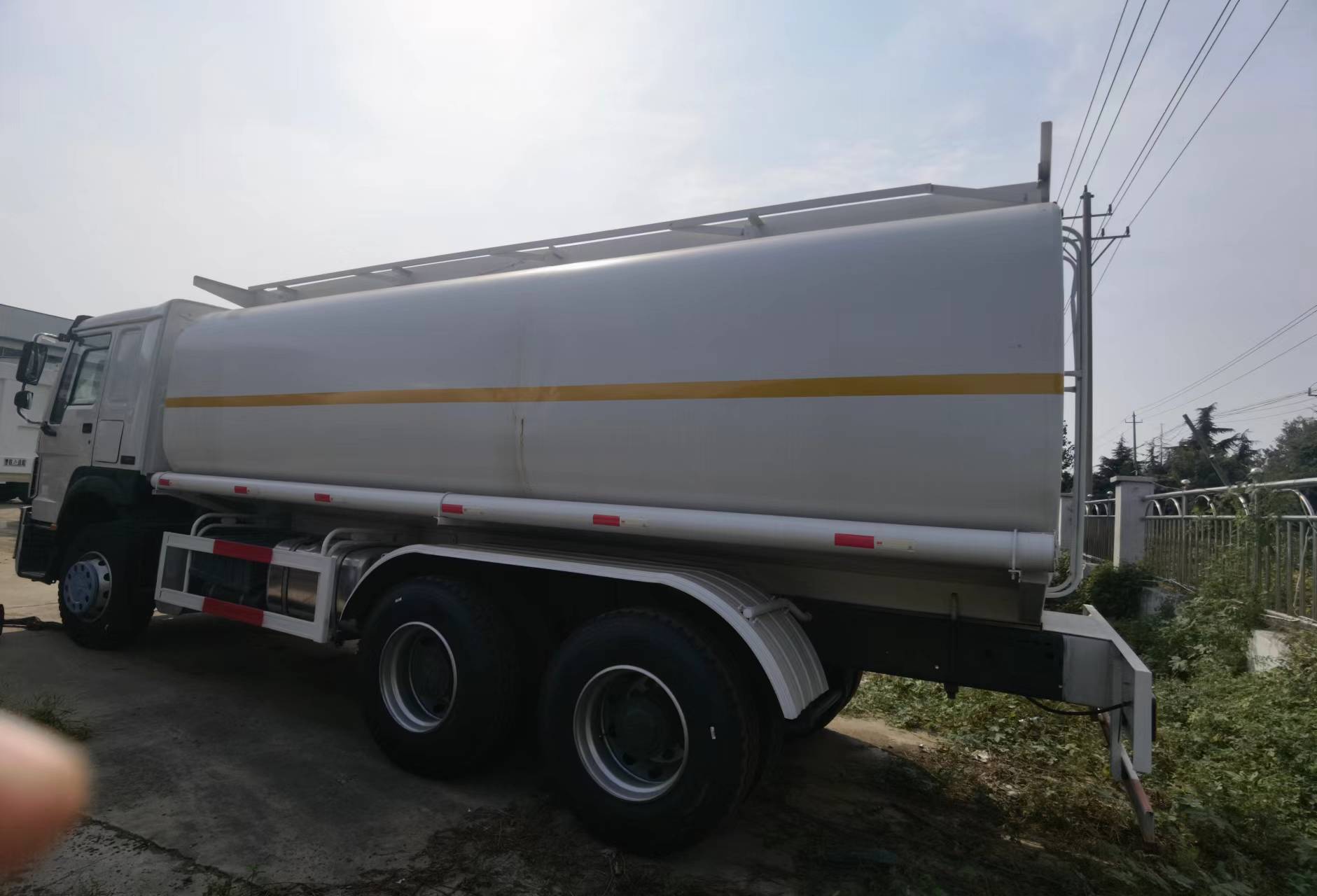 Sinotruk HOWO 371 6*4 Tank truck - Camion cisterna: foto 5 Sinotruk HOWO 371 6*4 Tank truck - Camion cisterna: foto 5