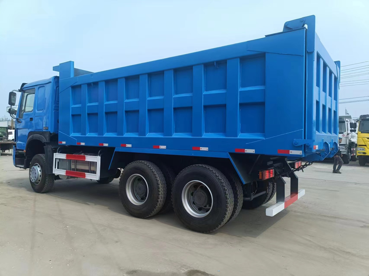 Sinotruk HOWO 371 6*4 dump truck - Mini dumper: foto 2 Sinotruk HOWO 371 6*4 dump truck - Mini dumper: foto 2