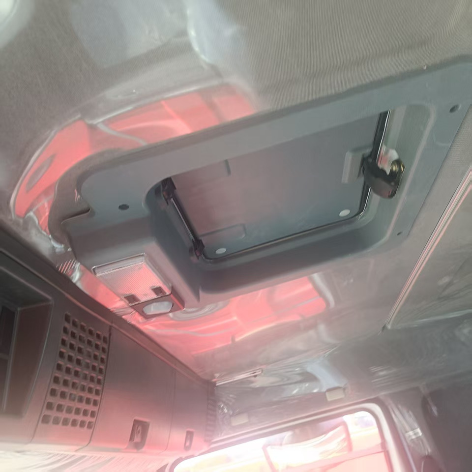 Sinotruk HOWO 371 8*4 Tank truck - Camion cisterna: foto 5 Sinotruk HOWO 371 8*4 Tank truck - Camion cisterna: foto 5