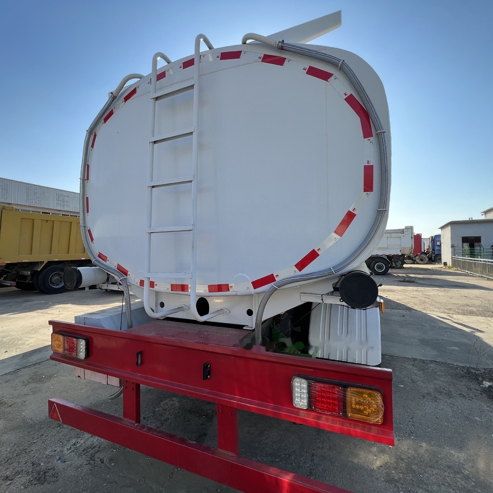 Sinotruk HOWO 371 8*4 Tank truck - Camion cisterna: foto 3 Sinotruk HOWO 371 8*4 Tank truck - Camion cisterna: foto 3