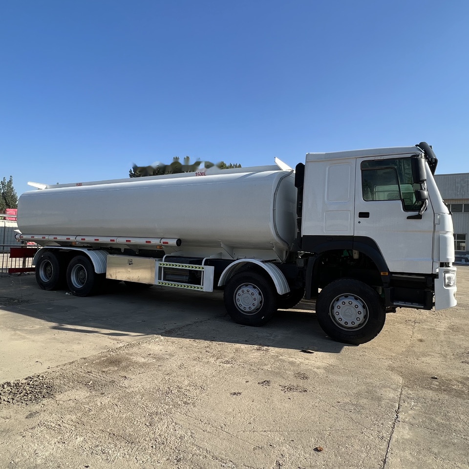 Sinotruk HOWO 371 8*4 Tank truck - Camion cisterna: foto 2 Sinotruk HOWO 371 8*4 Tank truck - Camion cisterna: foto 2