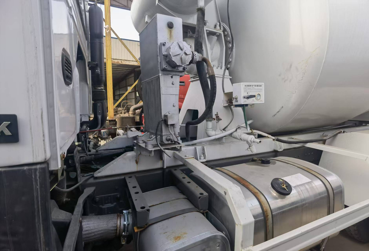 Autobetoniera Sinotruk HOWO 371 Concrete mixer truck: foto 7
