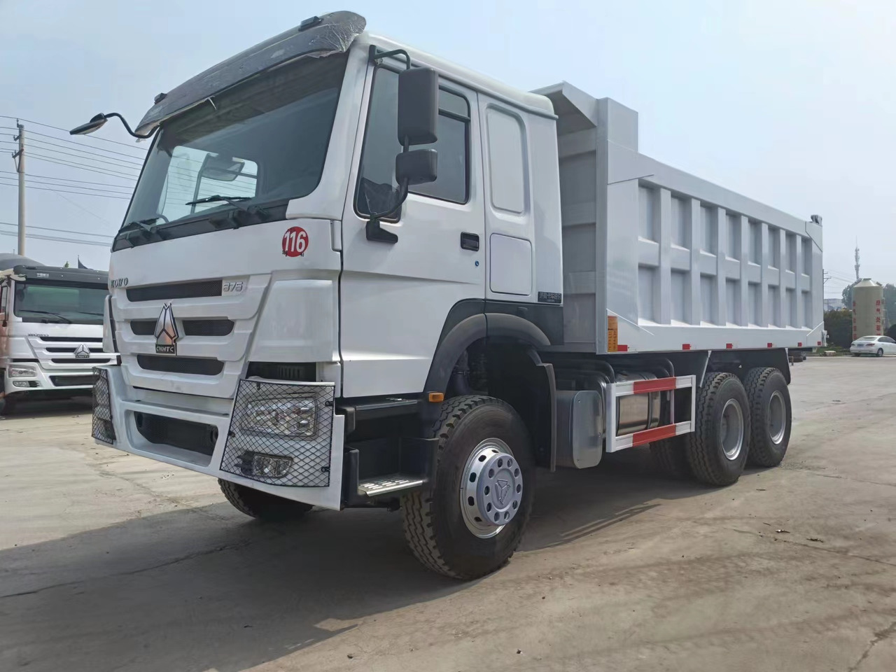 Sinotruk HOWO 375 6*4 dump truck - Mini dumper: foto 4 Sinotruk HOWO 375 6*4 dump truck - Mini dumper: foto 4