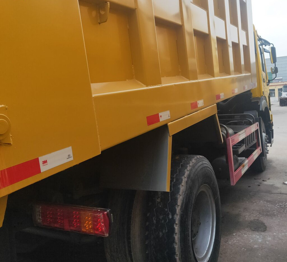 Sinotruk HOWO 4*2 Dump truck - Autocarro ribaltabile: foto 4 Sinotruk HOWO 4*2 Dump truck - Autocarro ribaltabile: foto 4