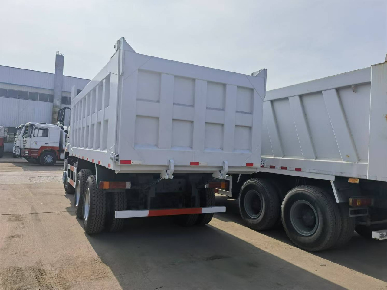 Autocarro ribaltabile Sinotruk HOWO 6*4 Dump truck: foto 7