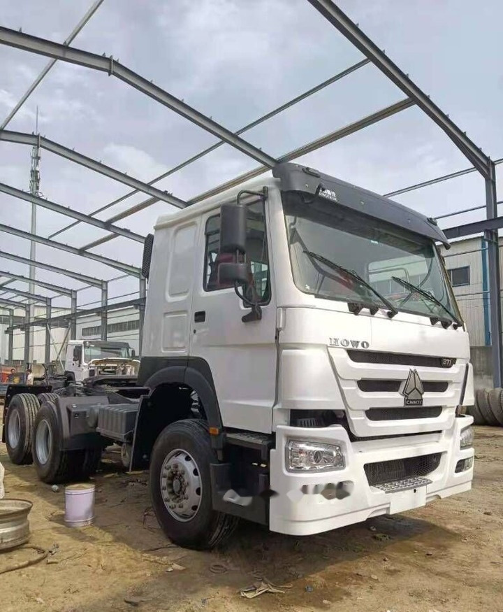 Sinotruk HOWO 6*4 Tractor - Autocarro portacontainer/ Caisse interchangeable: foto 3 Sinotruk HOWO 6*4 Tractor - Autocarro portacontainer/ Caisse interchangeable: foto 3