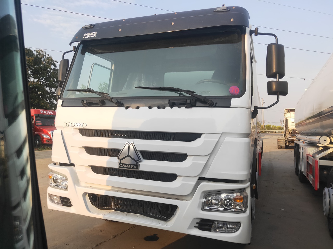 Sinotruk HOWO 8*4 Tank truck - Camion cisterna: foto 1 Sinotruk HOWO 8*4 Tank truck - Camion cisterna: foto 1