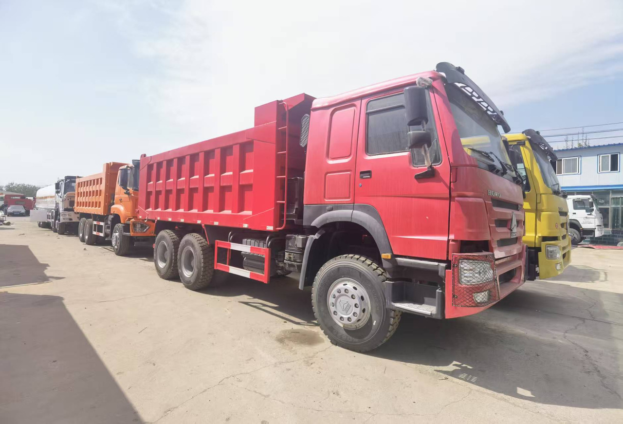 Sinotruk HOWO371Dump truck - Autocarro ribaltabile: foto 4 Sinotruk HOWO371Dump truck - Autocarro ribaltabile: foto 4