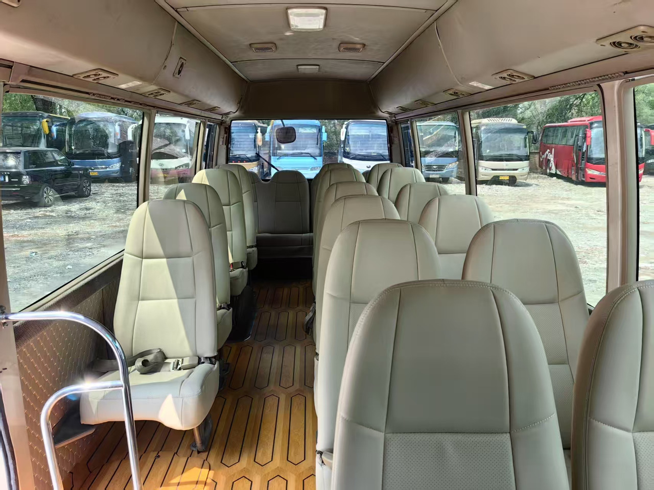 Toyota Coaster - Minibus, Pulmino: foto 2 Toyota Coaster - Minibus, Pulmino: foto 2