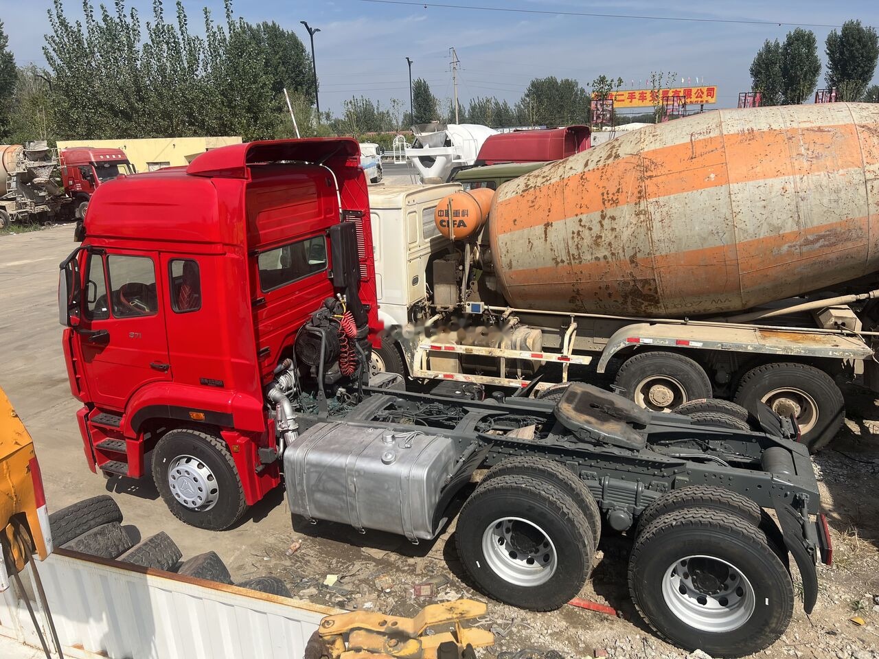 Howo 6X4 - Trattore stradale: foto 1 Howo 6X4 - Trattore stradale: foto 1