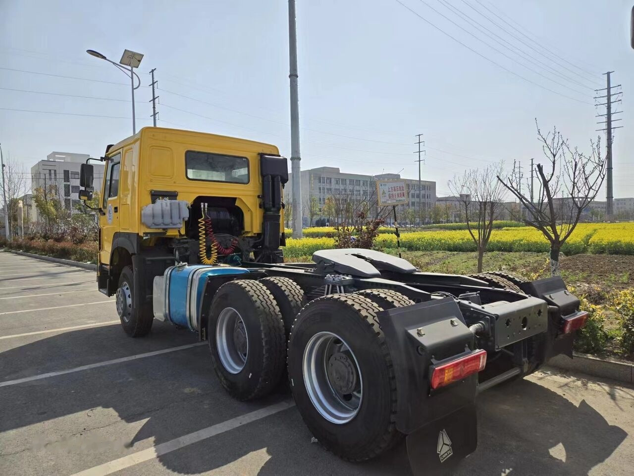 Howo 6x4 - Trattore stradale: foto 3 Howo 6x4 - Trattore stradale: foto 3