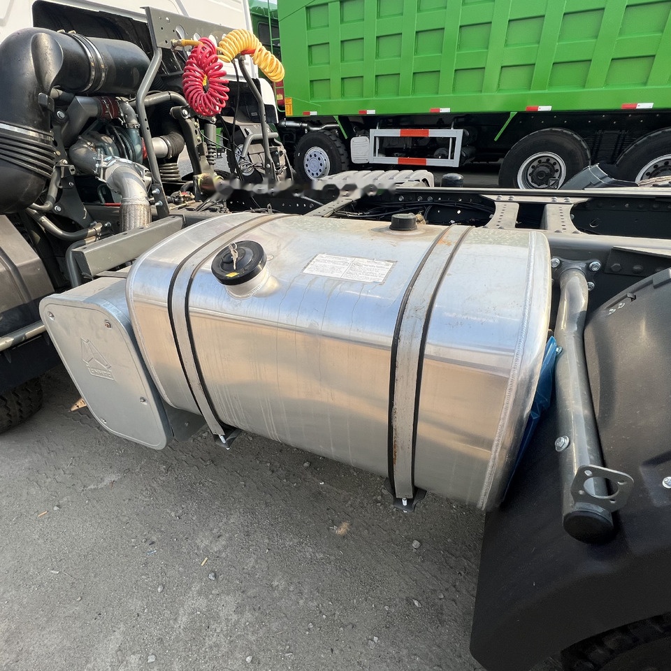 Trattore stradale Sinotruk HOWO 6*4 Tractor: foto 7 Trattore stradale Sinotruk HOWO 6*4 Tractor: foto 7