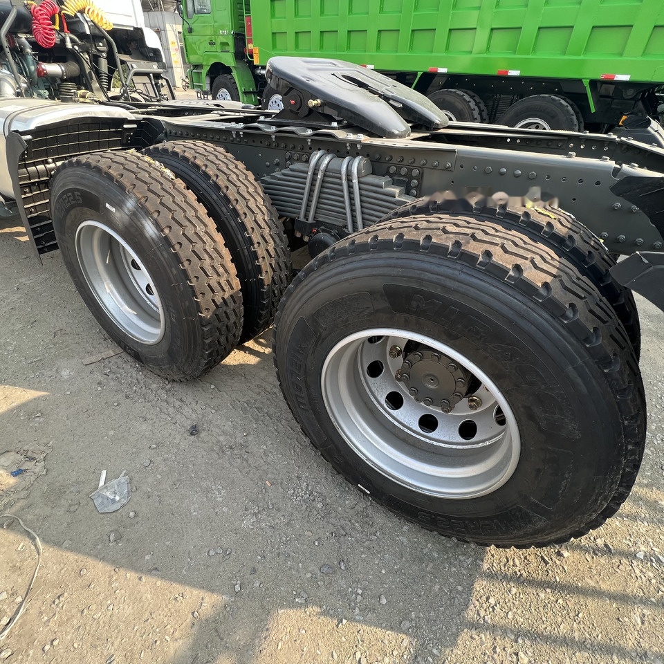 Trattore stradale Sinotruk HOWO 6*4 Tractor: foto 11 Trattore stradale Sinotruk HOWO 6*4 Tractor: foto 11
