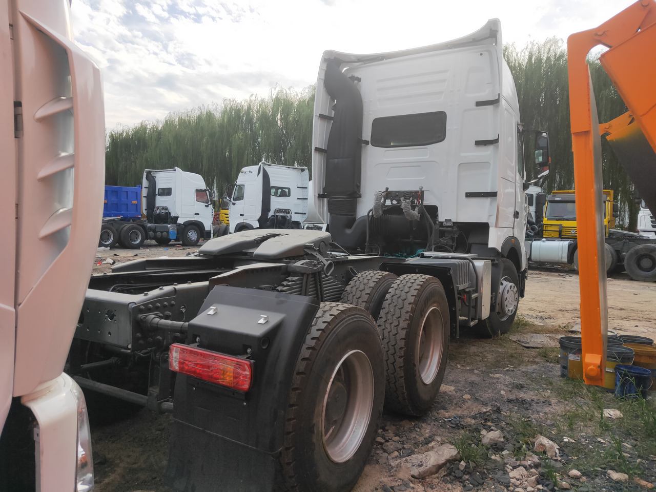 Trattore stradale Sinotruk HOWO A7 6*4 Tractor: foto 11 Trattore stradale Sinotruk HOWO A7 6*4 Tractor: foto 11