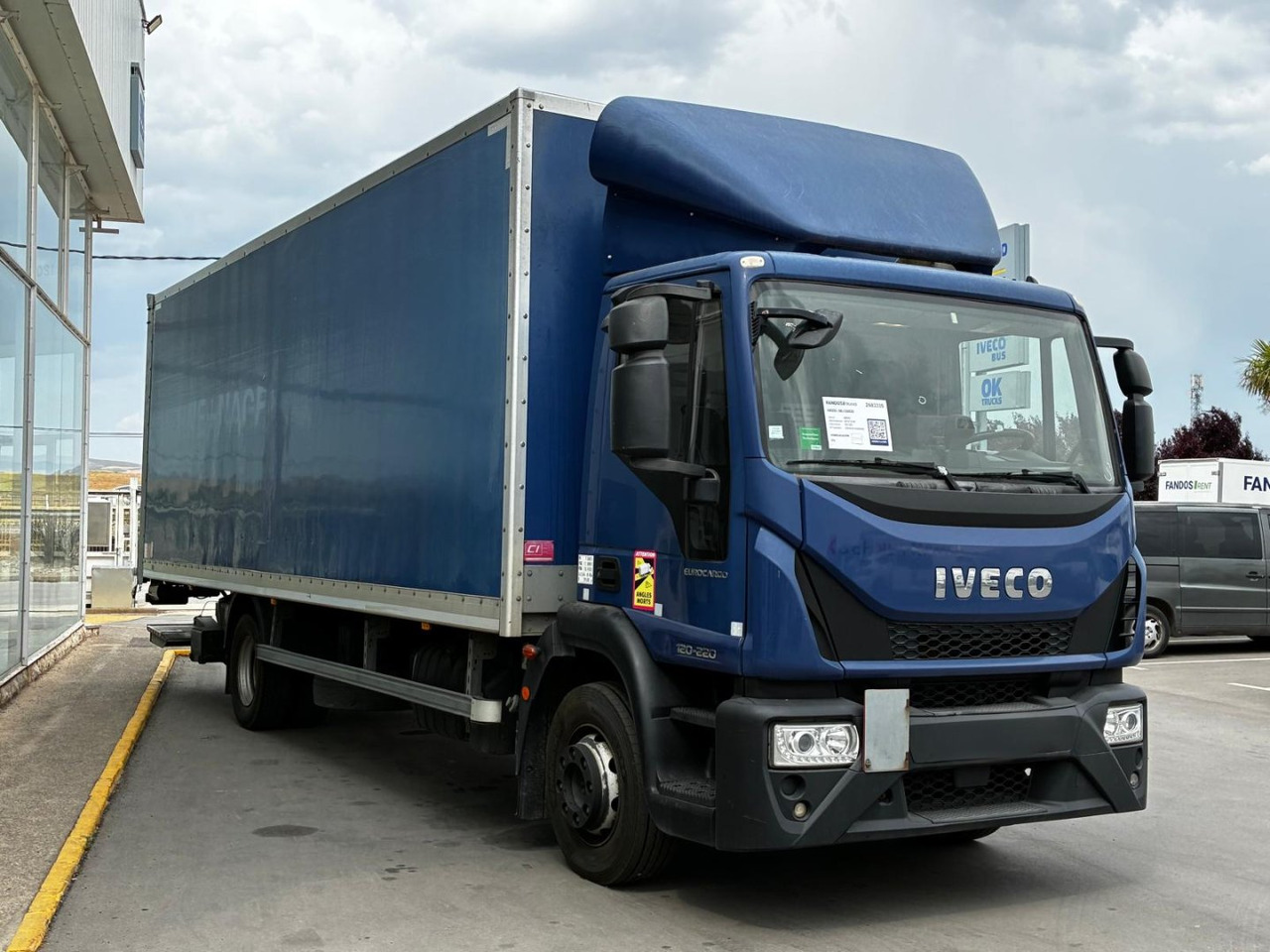 Caja cerrada IVECO Eurocargo ML 120 E22 - Autocarro furgonato: foto 3 Caja cerrada IVECO Eurocargo ML 120 E22 - Autocarro furgonato: foto 3