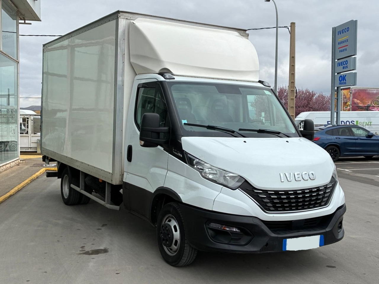Caja cerrada con plataforma elevadora IVECO 35C16 20m3 Automática - Furgone box: foto 3 Caja cerrada con plataforma elevadora IVECO 35C16 20m3 Automática - Furgone box: foto 3
