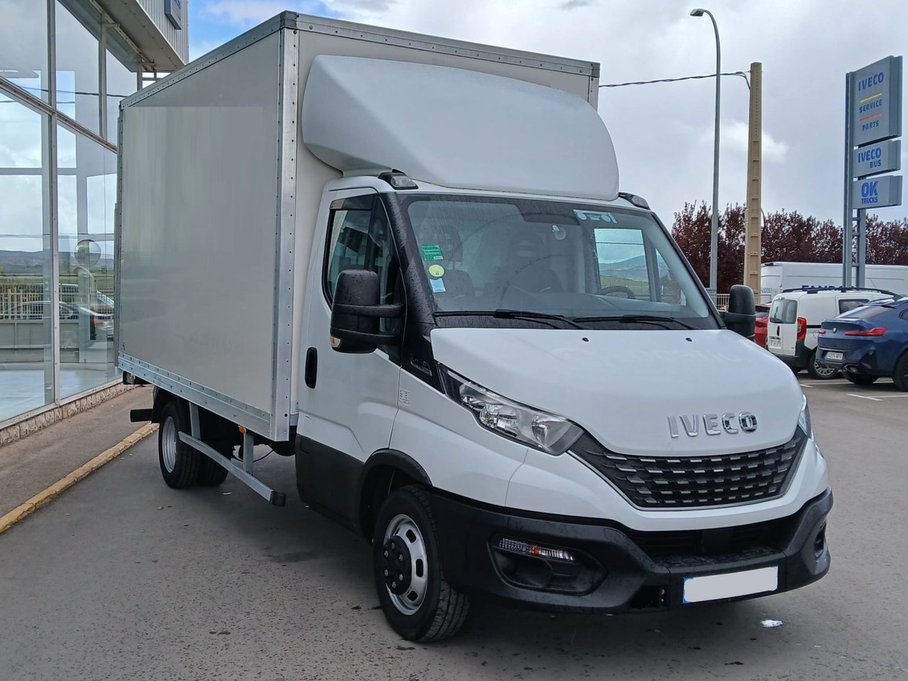 Caja cerrada con plataforma elevadora IVECO 35C16 20m3 Automática - Furgone box: foto 3 Caja cerrada con plataforma elevadora IVECO 35C16 20m3 Automática - Furgone box: foto 3