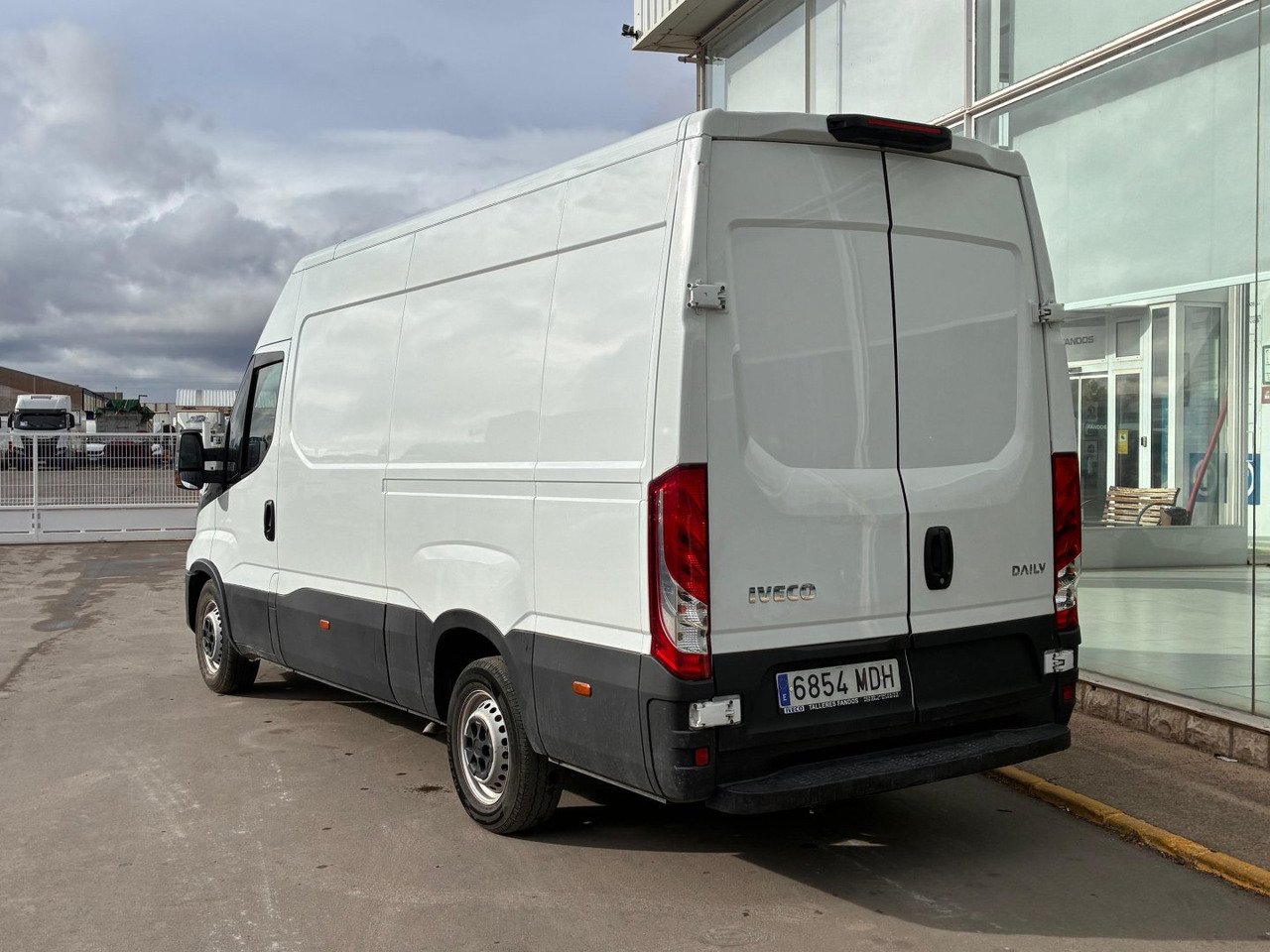 Furgón IVECO 35S16 V 12m3 - Furgone chiuso: foto 4 Furgón IVECO 35S16 V 12m3 - Furgone chiuso: foto 4