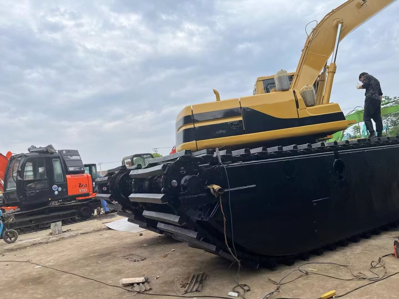 CAT 320 BL dredger 320 CL dredge - Escavatore anfibio: foto 3 CAT 320 BL dredger 320 CL dredge - Escavatore anfibio: foto 3