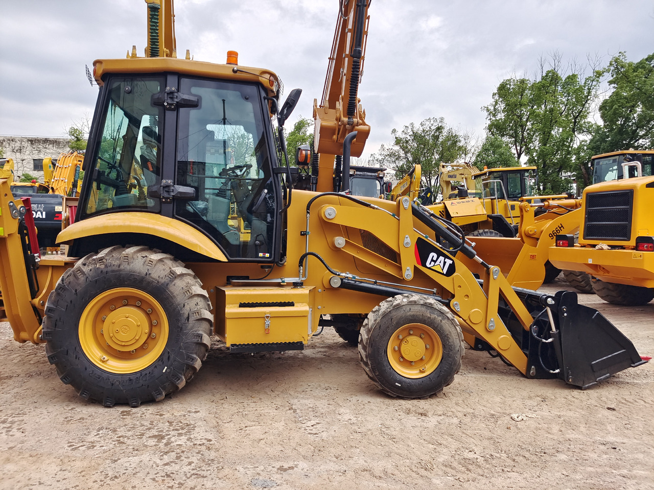CAT 420F BRAND NEW - Terna: foto 1 CAT 420F BRAND NEW - Terna: foto 1