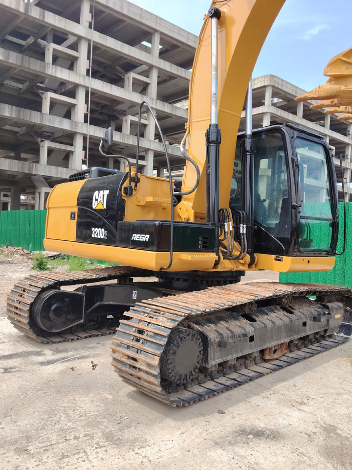 CATERPILLAR 320D2L with C7.1 ENGINE CAT 320D2 L 320 D 2 L C 7.1 ENGINE - Escavatore cingolato: foto 2 CATERPILLAR 320D2L with C7.1 ENGINE CAT 320D2 L 320 D 2 L C 7.1 ENGINE - Escavatore cingolato: foto 2