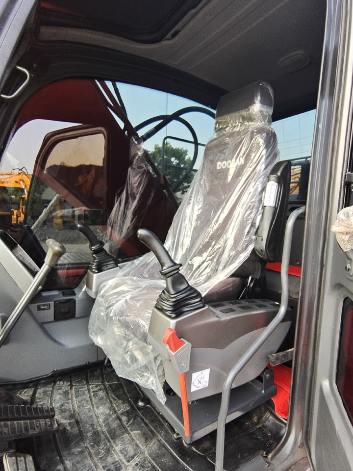 DOOSAN DX225LC-9C - Escavatore cingolato: foto 2 DOOSAN DX225LC-9C - Escavatore cingolato: foto 2