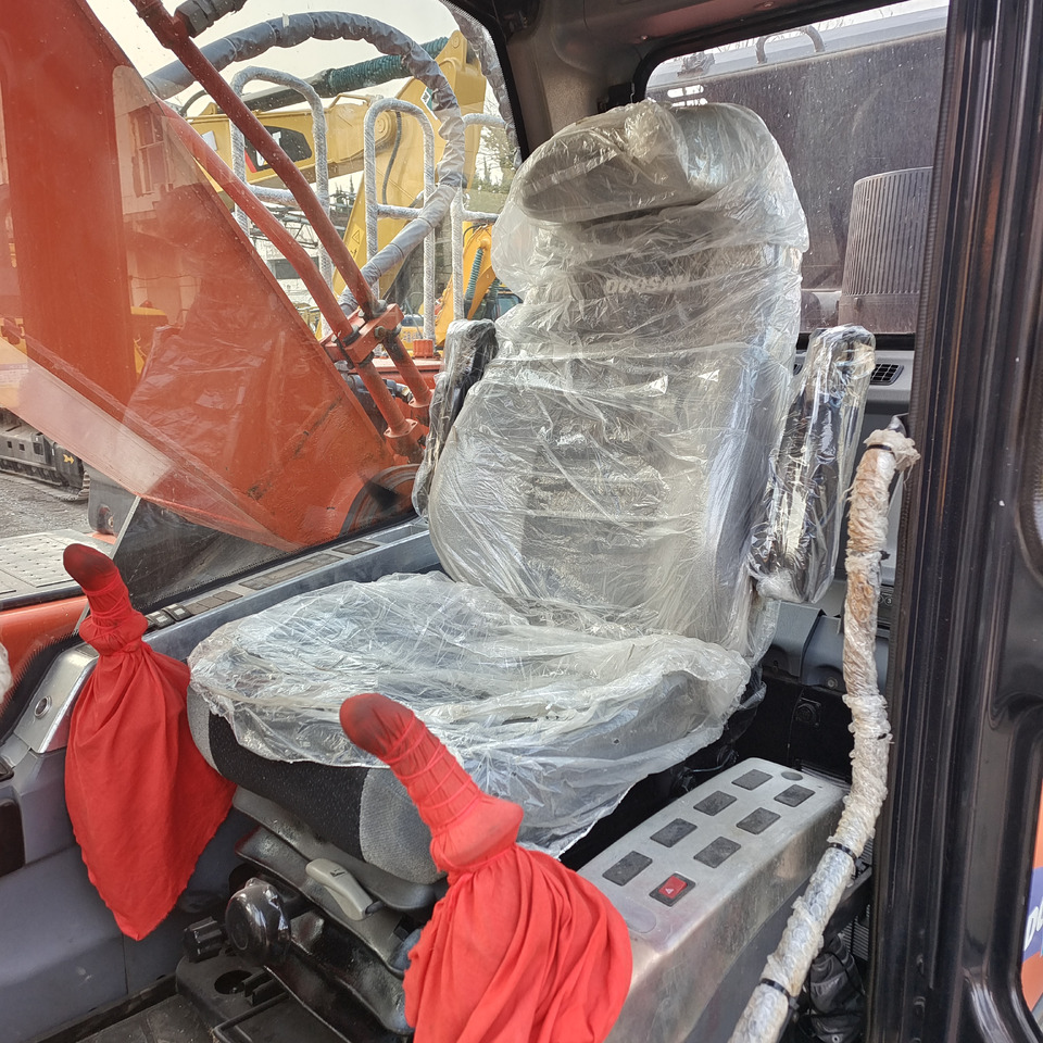 DOOSAN DX300LC-9C Doosan DX 300 LC - 9 C - Escavatore cingolato: foto 3 DOOSAN DX300LC-9C Doosan DX 300 LC - 9 C - Escavatore cingolato: foto 3