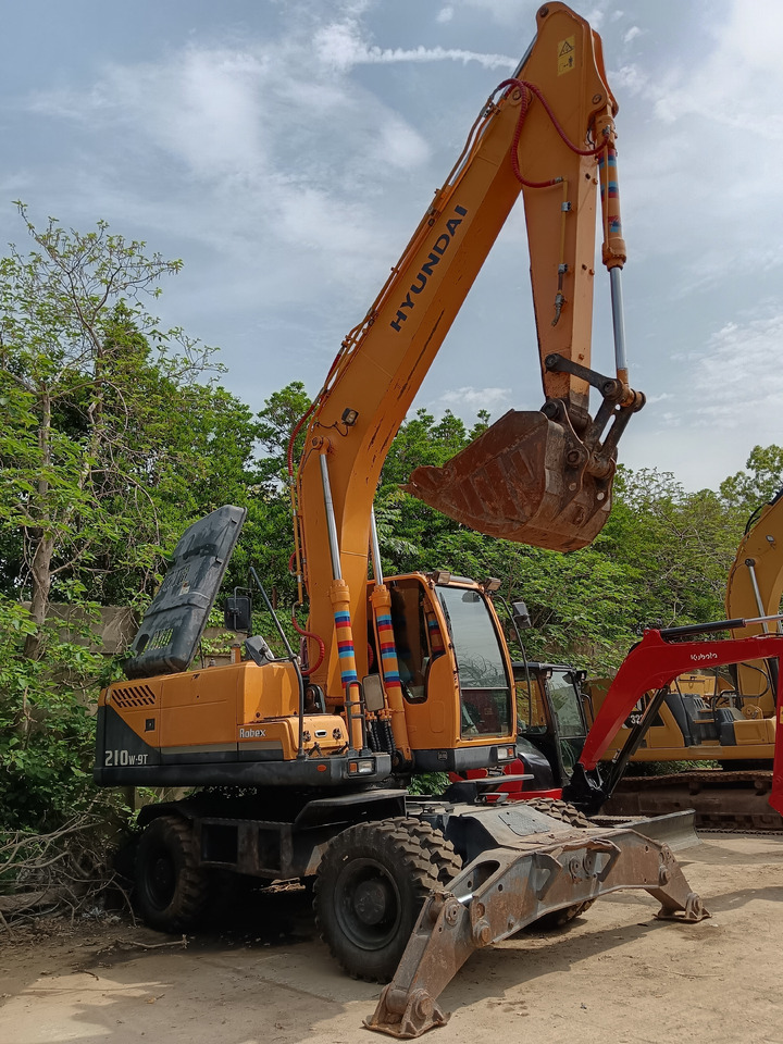 HYUNDAI 210W-9 T - Escavatore gommato: foto 5 HYUNDAI 210W-9 T - Escavatore gommato: foto 5