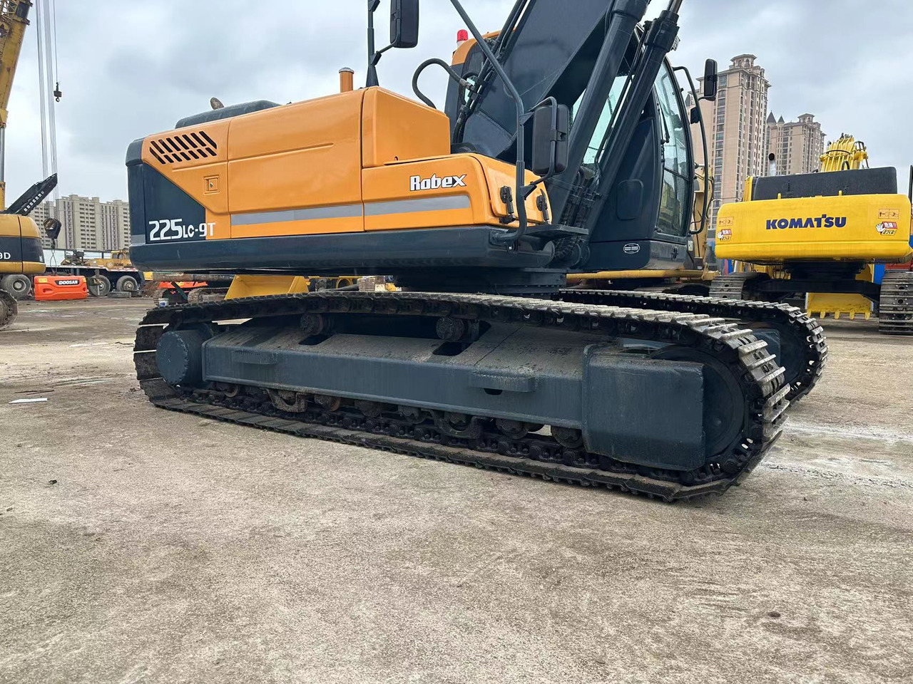 HYUNDAI 225LC-9T - Escavatore cingolato: foto 5 HYUNDAI 225LC-9T - Escavatore cingolato: foto 5