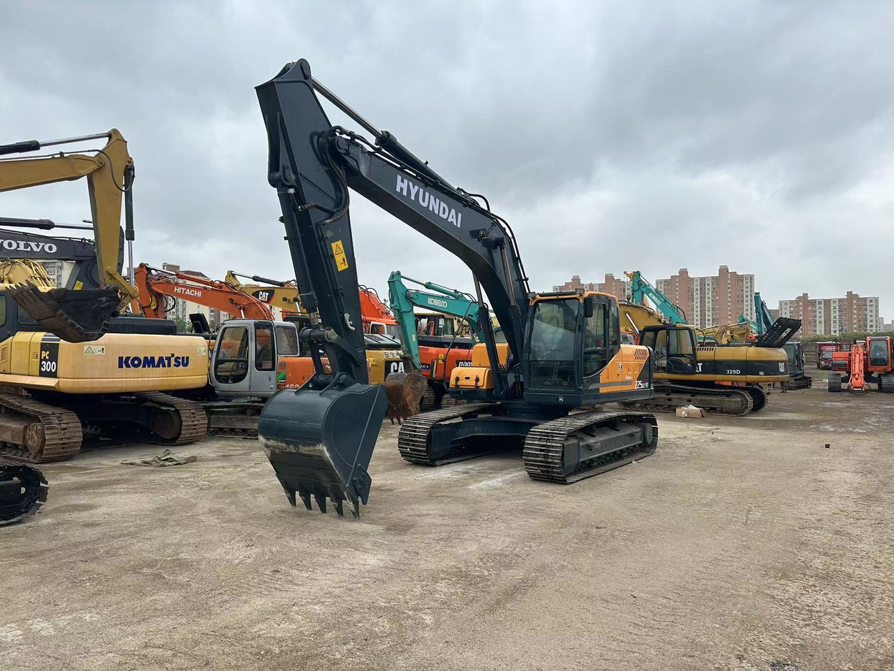 HYUNDAI 225LC-9T - Escavatore cingolato: foto 2 HYUNDAI 225LC-9T - Escavatore cingolato: foto 2