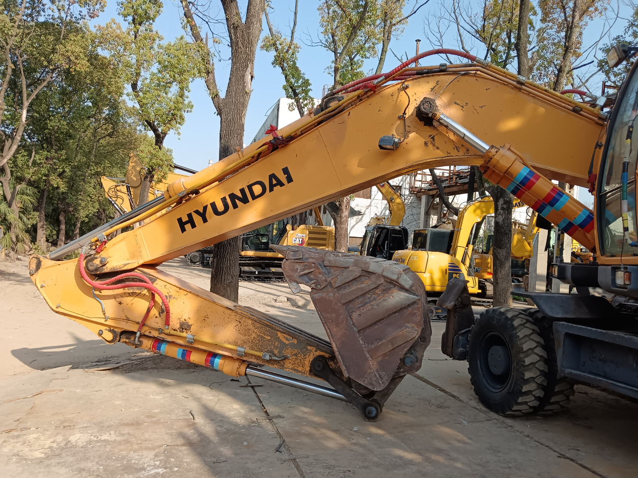 HYUNDAI R 210W-9 - Escavatore gommato: foto 5 HYUNDAI R 210W-9 - Escavatore gommato: foto 5