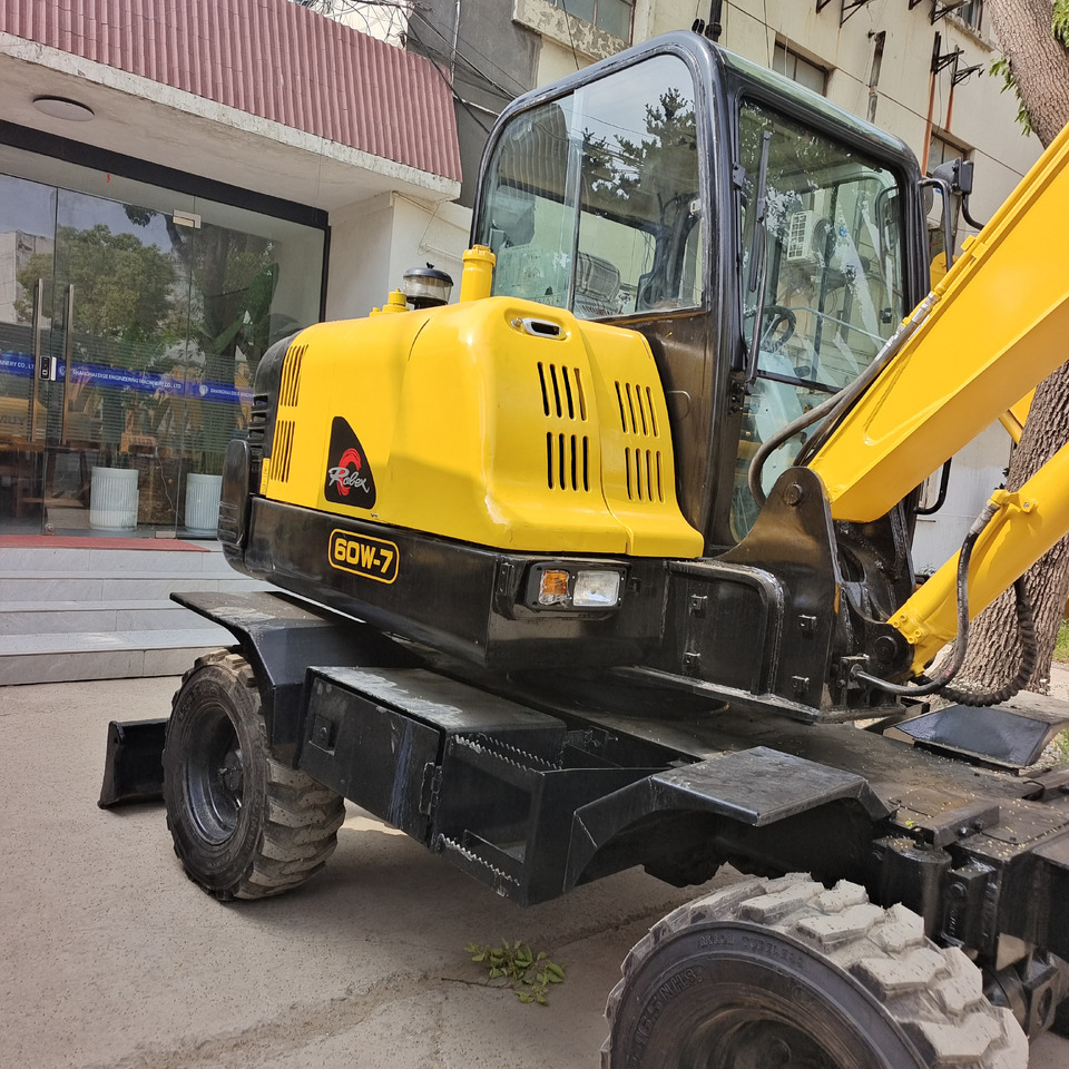 HYUNDAI R 60W - 7 - Escavatore gommato: foto 4 HYUNDAI R 60W - 7 - Escavatore gommato: foto 4