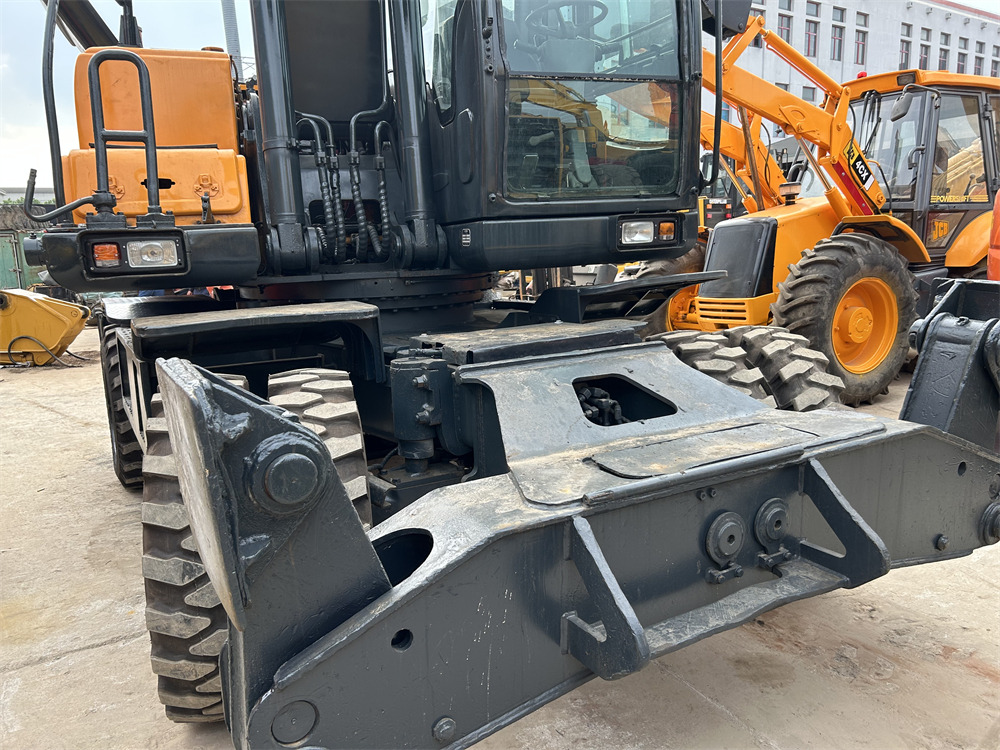 Hyundai 210w-9s HYUNDAI 210 W - 9 S - Escavatore gommato: foto 5 Hyundai 210w-9s HYUNDAI 210 W - 9 S - Escavatore gommato: foto 5