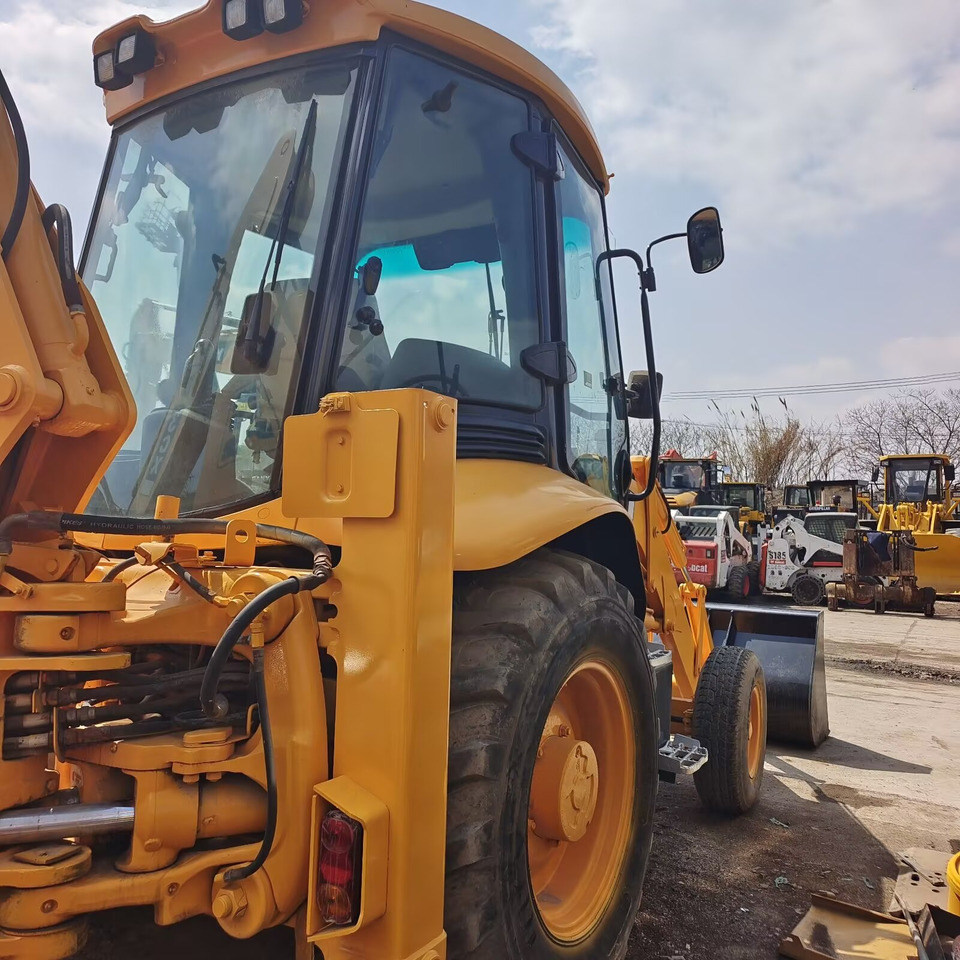JCB 3CX MADE IN UK Jcb 3 CX 4 CX - Terna: foto 1 JCB 3CX MADE IN UK Jcb 3 CX 4 CX - Terna: foto 1
