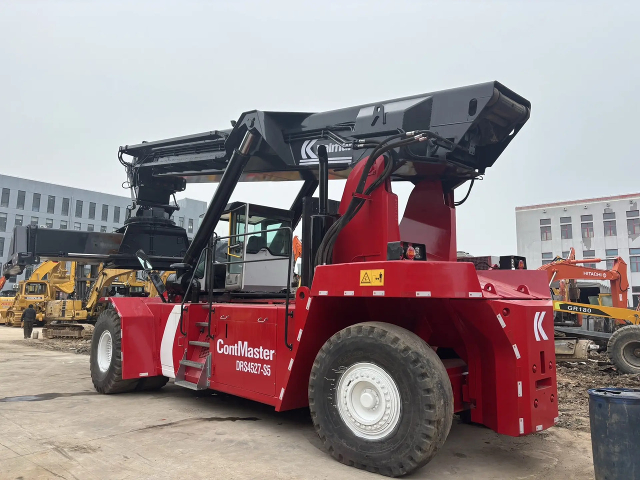 KALMAR DRS4527-S5 - Reach stacker: foto 3 KALMAR DRS4527-S5 - Reach stacker: foto 3