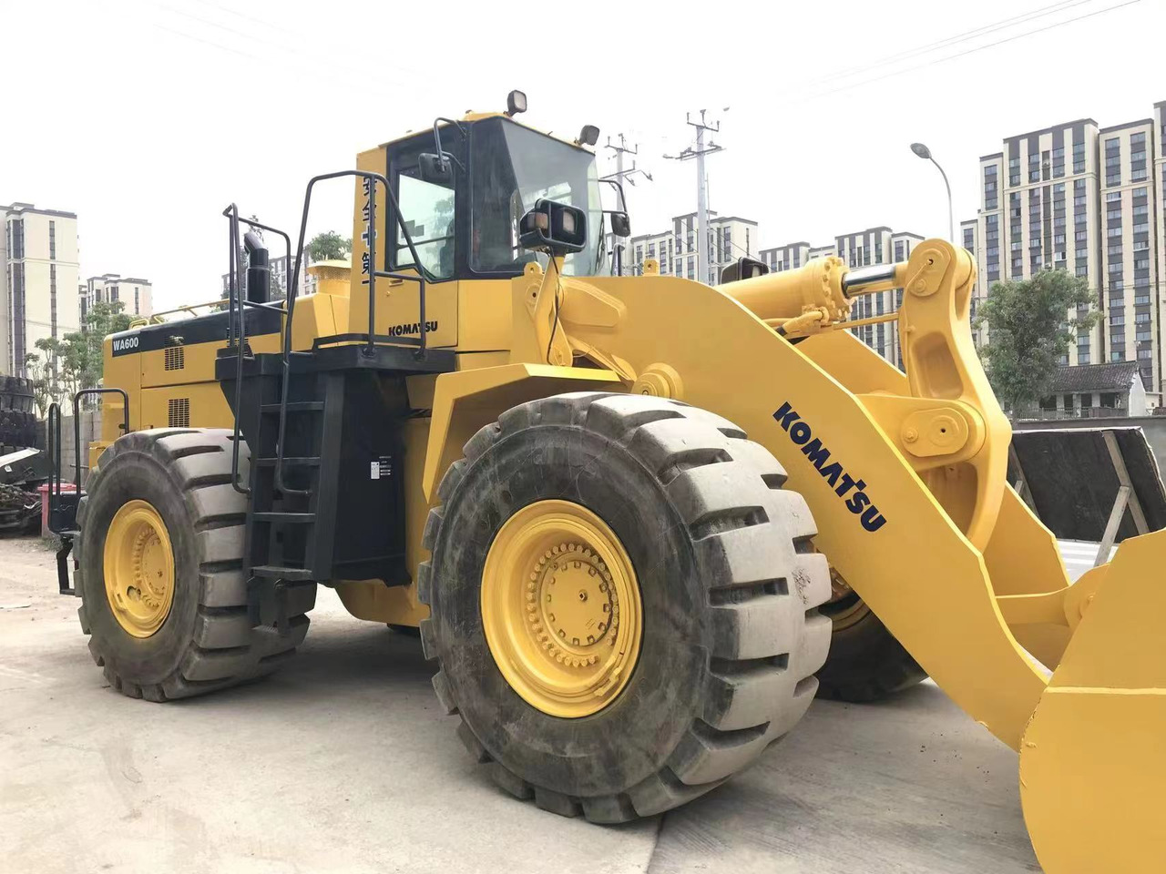 KOMATSU WA600 - Pala gommata: foto 1 KOMATSU WA600 - Pala gommata: foto 1