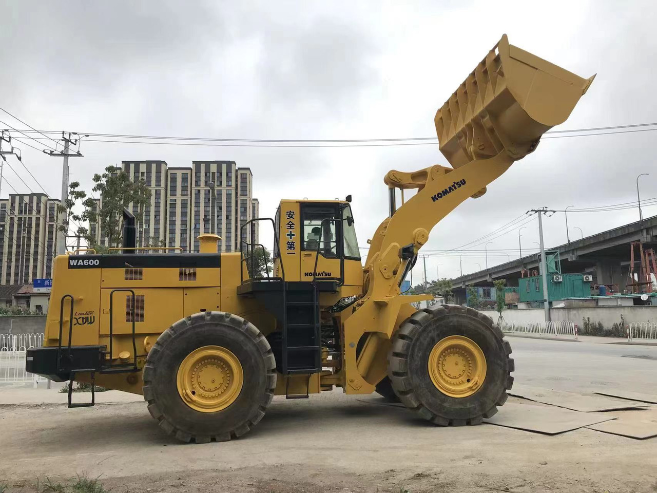 KOMATSU WA600 - Pala gommata: foto 2 KOMATSU WA600 - Pala gommata: foto 2