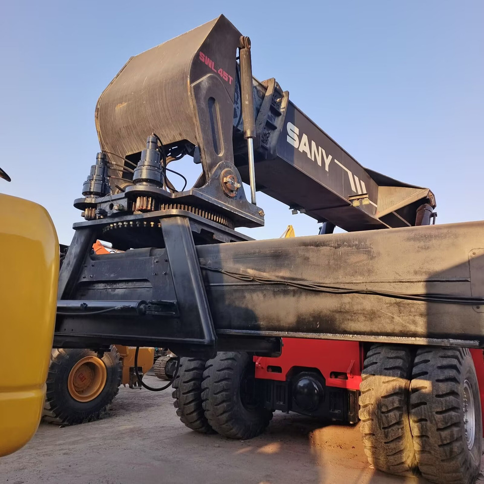 Reach stacker SANY SRSC45C30 45 TON CAPACITY: foto 10 Reach stacker SANY SRSC45C30 45 TON CAPACITY: foto 10