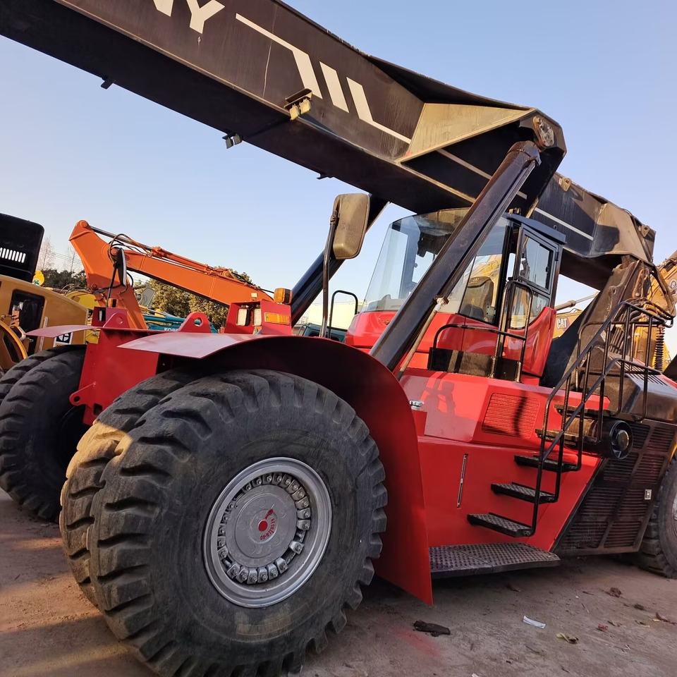 Reach stacker SANY SRSC45C30 45 TON CAPACITY: foto 11 Reach stacker SANY SRSC45C30 45 TON CAPACITY: foto 11