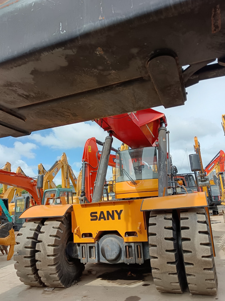 SANY SRSC45C30 45TON REACH STACKER - Reach stacker: foto 2 SANY SRSC45C30 45TON REACH STACKER - Reach stacker: foto 2