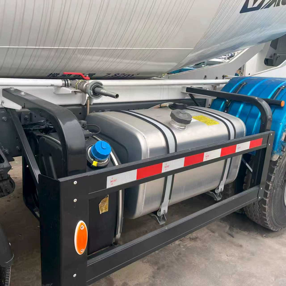 SINOTRUK HOWO TX350 EURO V Stage 5 - Autobetoniera: foto 4 SINOTRUK HOWO TX350 EURO V Stage 5 - Autobetoniera: foto 4