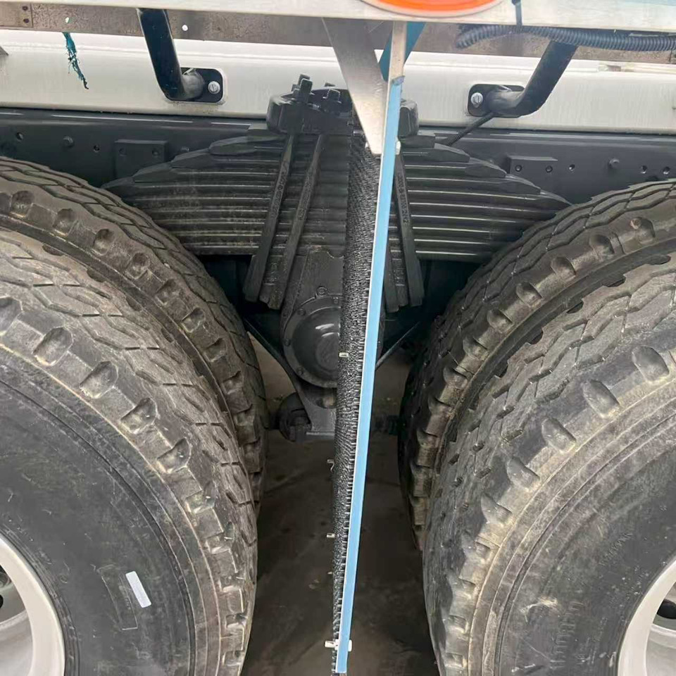 SINOTRUK HOWO TX350 EURO V Stage 5 - Autobetoniera: foto 5 SINOTRUK HOWO TX350 EURO V Stage 5 - Autobetoniera: foto 5