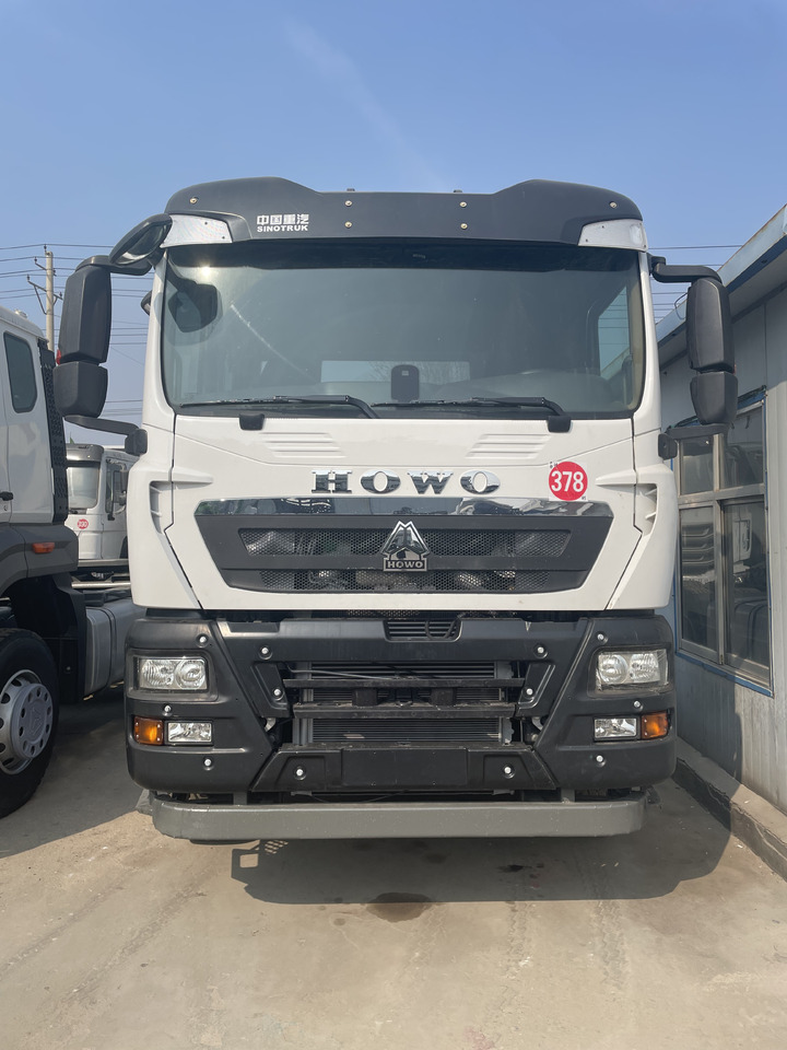 SINOTRUK HOWO 420 TRACTOR HEAD TRAILOR TRUCK Howo 380 375 371 - Trattore stradale: foto 1 SINOTRUK HOWO 420 TRACTOR HEAD TRAILOR TRUCK Howo 380 375 371 - Trattore stradale: foto 1