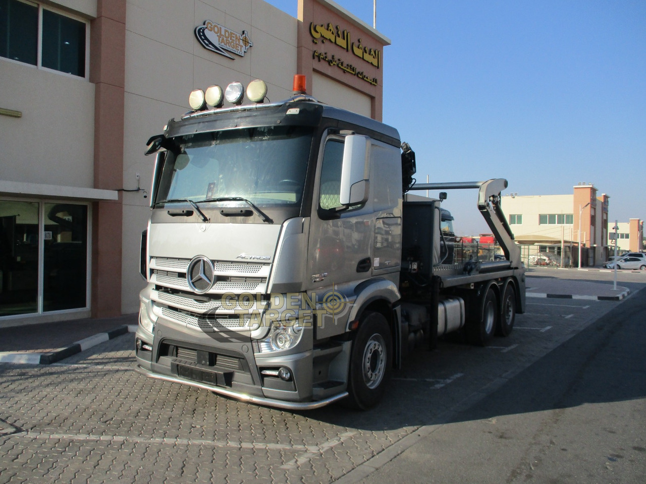 MERCEDES-BENZ 2642 6×2 DOUBLE SKIP LOADER with HIAB Crane - Autocarro multibenna: foto 2 MERCEDES-BENZ 2642 6×2 DOUBLE SKIP LOADER with HIAB Crane - Autocarro multibenna: foto 2